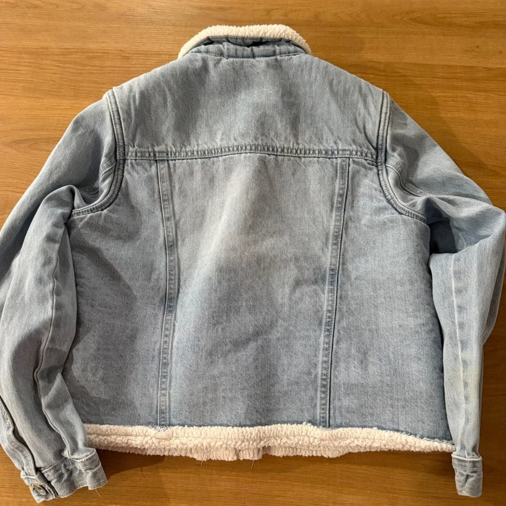 The Childrens Place Girls Distressed Sherpa Lined Denim Jacket Light Wash XXL 16
